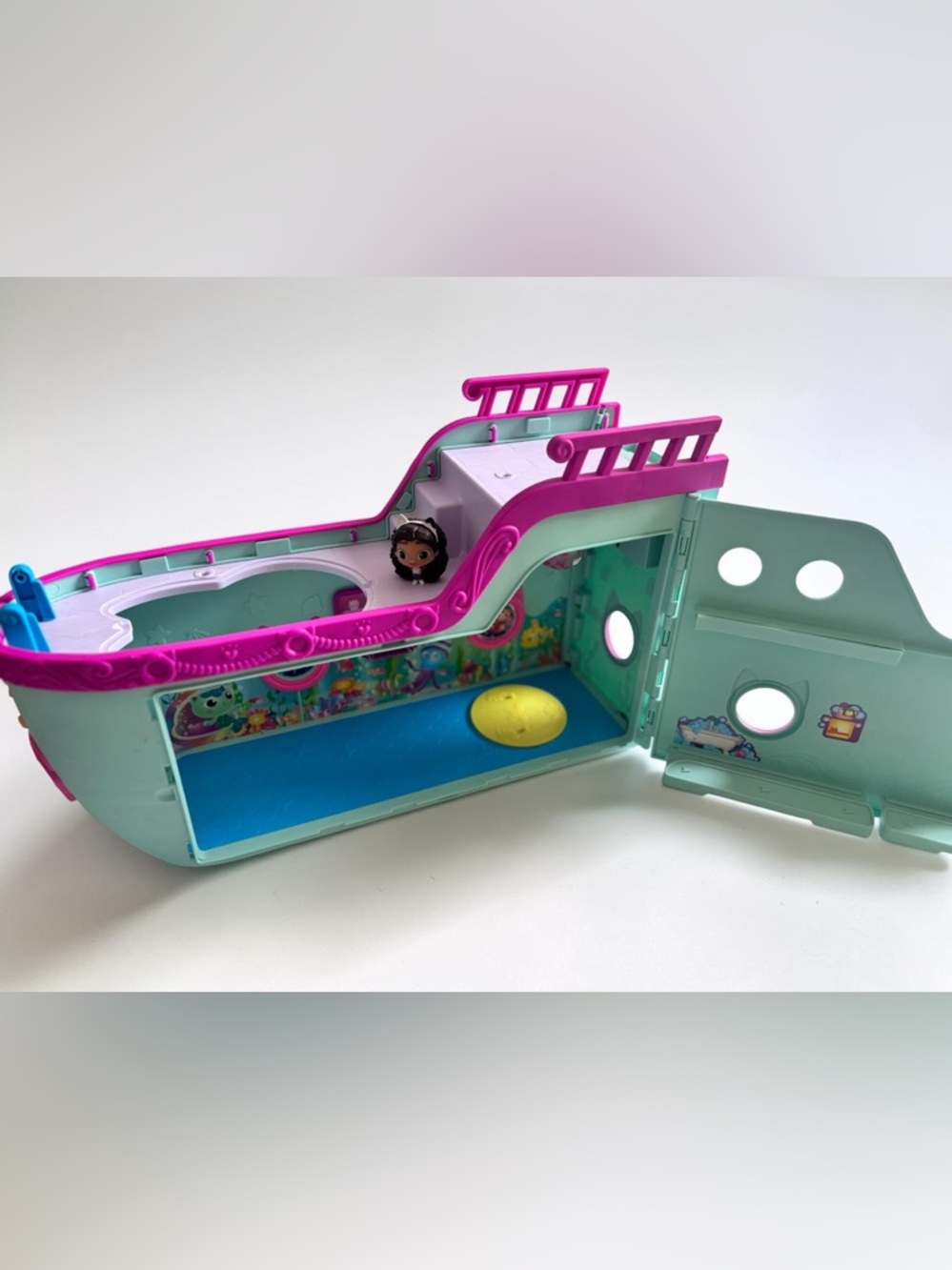 Gabby Dollhouse Cruise Ship Boat Playset with Figure Parts Missing